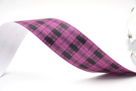 Lebhaftes Violett und schwarzes Karoband_AI